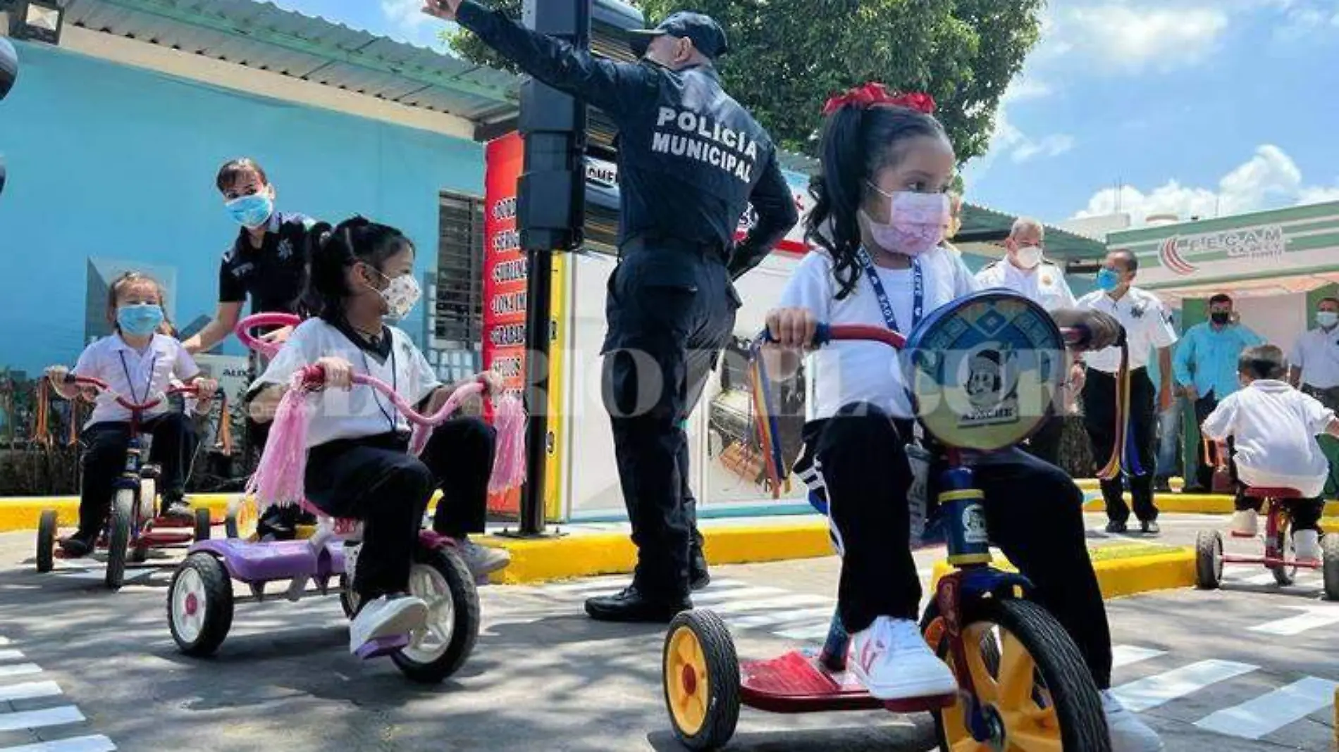 niños en escuela vial